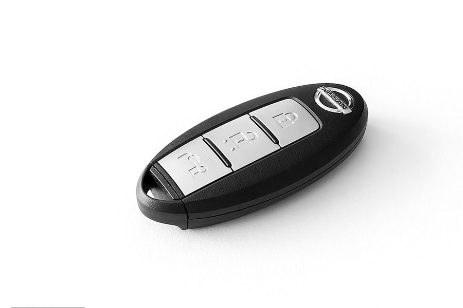 assembling Nissan key fob