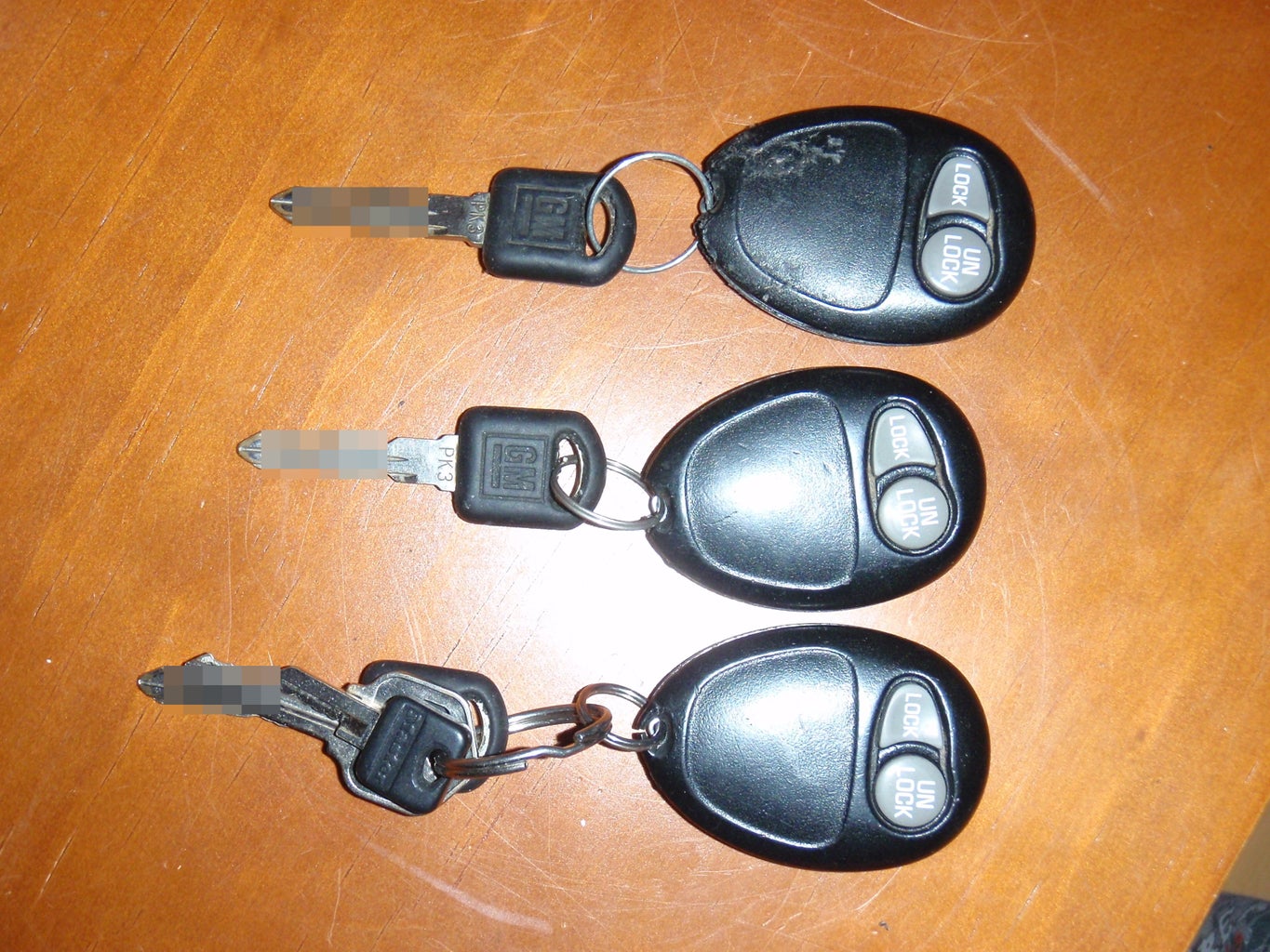 Chevrolet key fob pry open