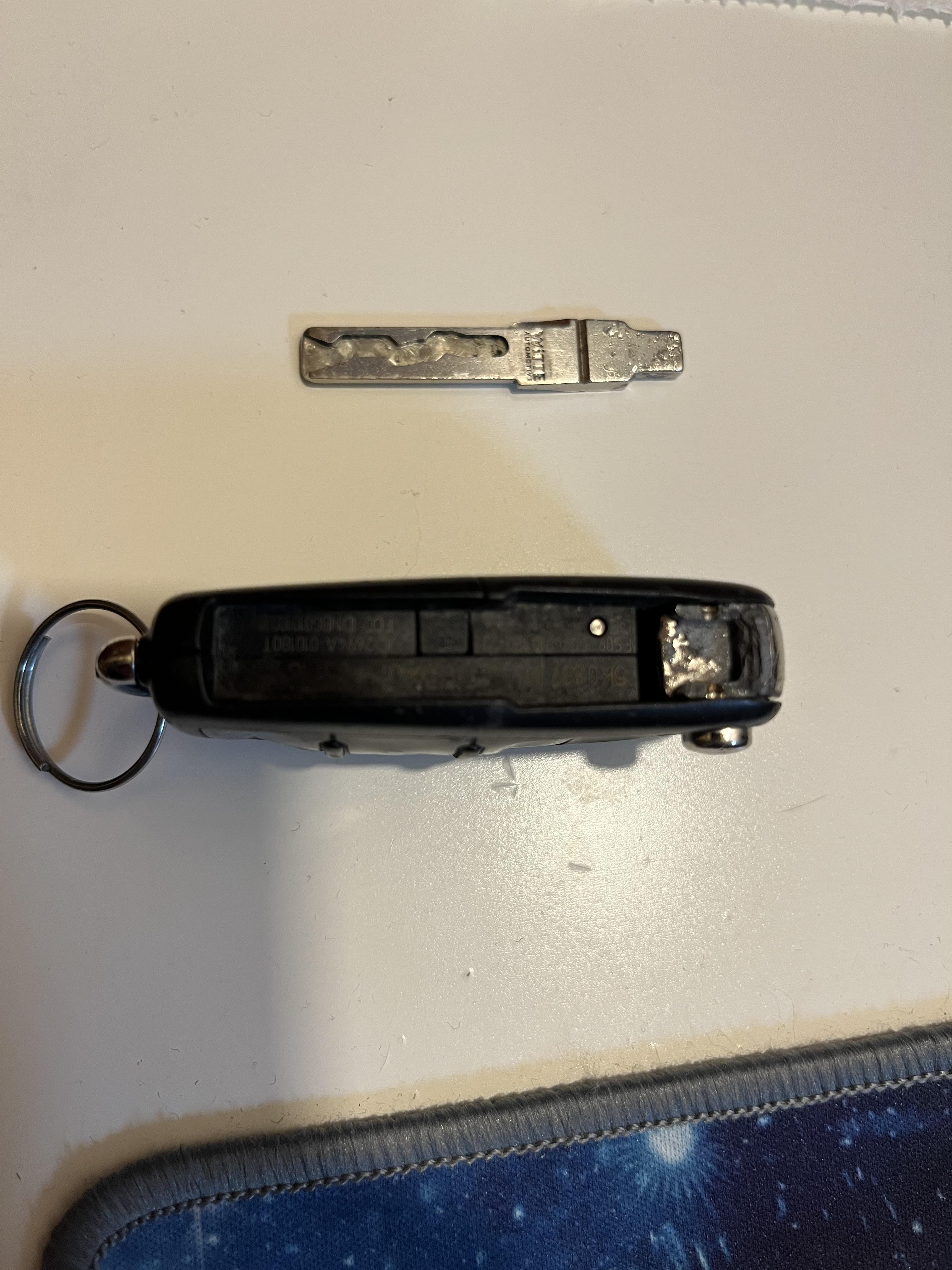 Volkswagen key fob seam opening