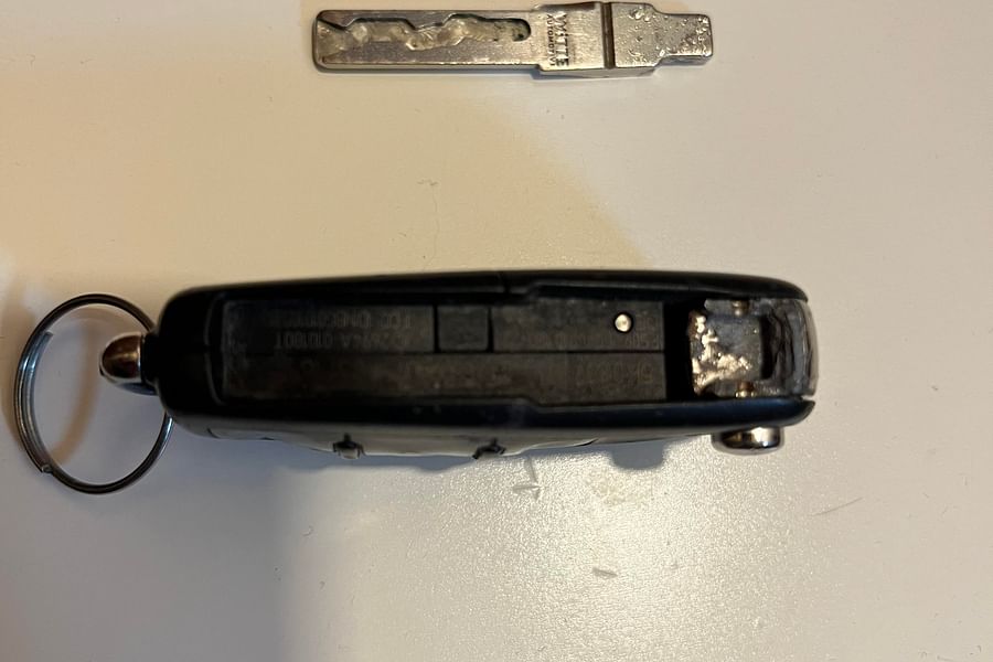 Volkswagen key fob seam opening